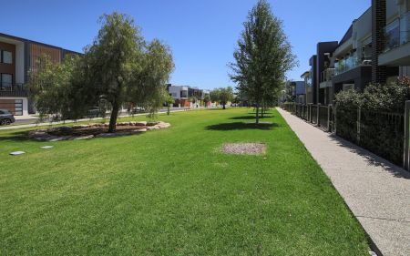 Roberts St